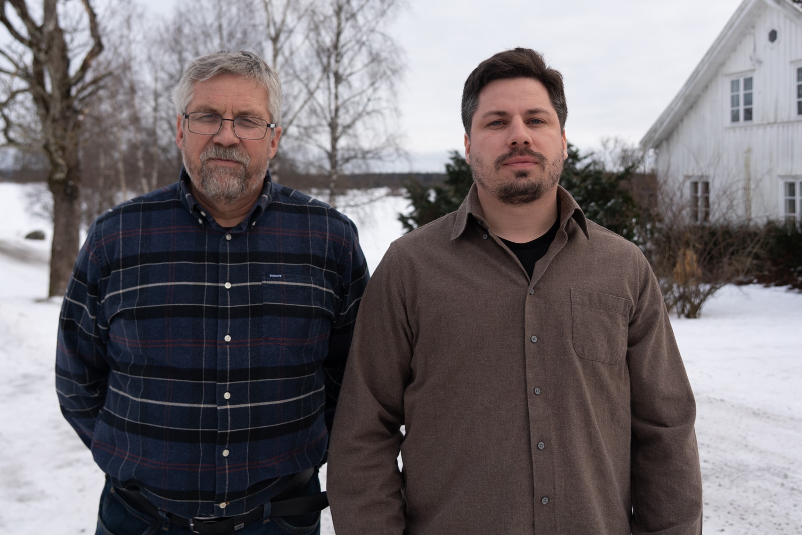To menn som står ute. Morten og Andreas Gultvedt.